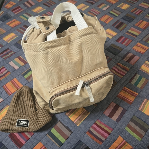 VANS 2 Piece Set Vans Off The Wall backpack and Vans beanie cap - Picture 16 of 16